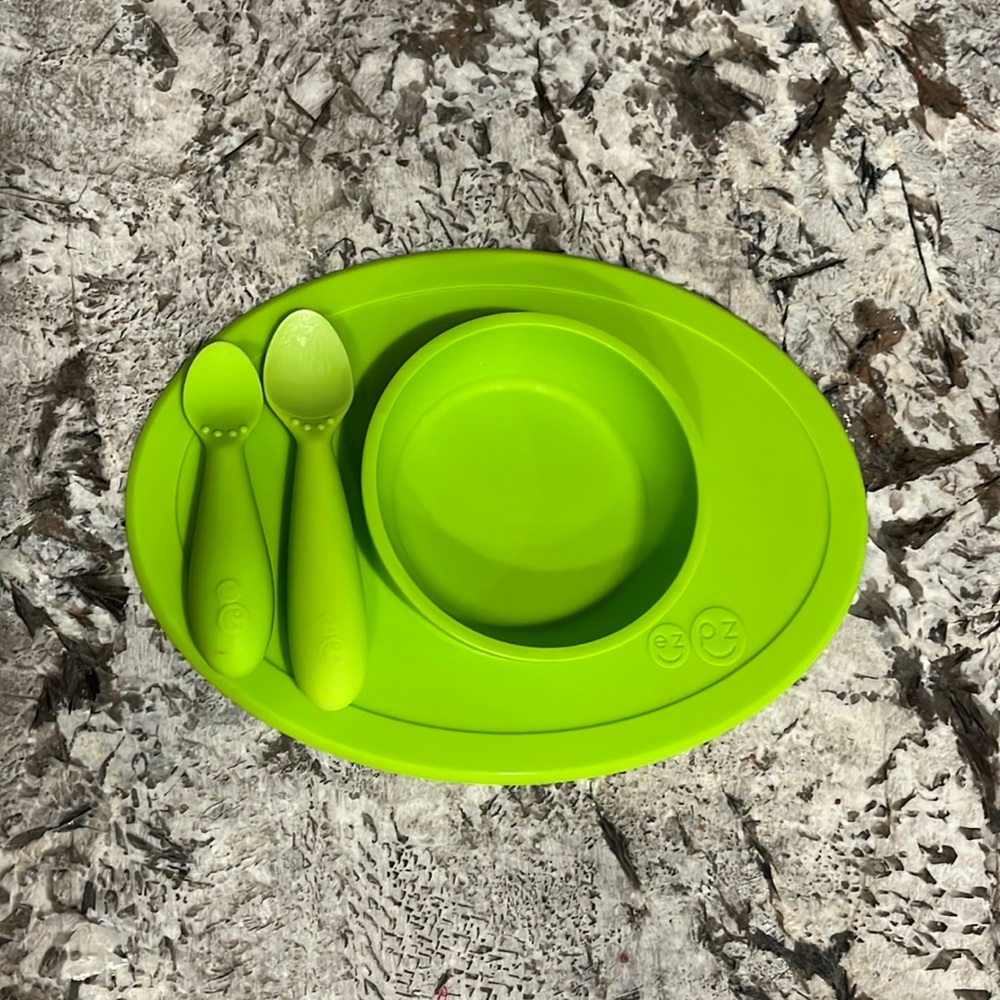 *EUC* Ezpz Tiny Bowl and 2 spoons
